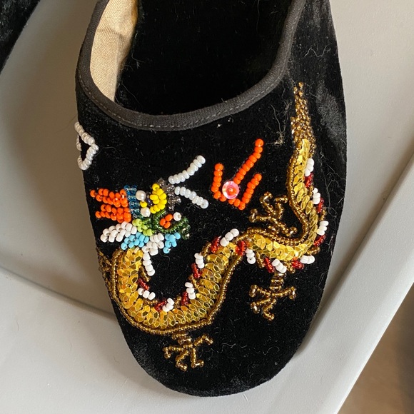 Black Velvet Mules with Dragon Embroidery vintage worn once - Picture 3 of 12